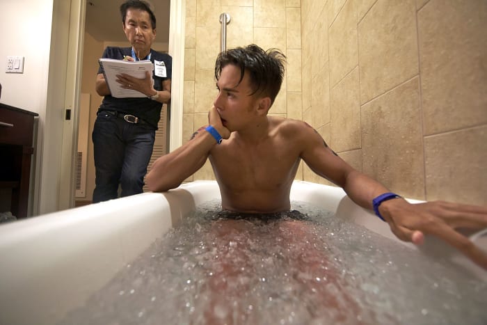 2014-Apolo-Ohno-ice-tub-X158625_TK3_4179.jpg